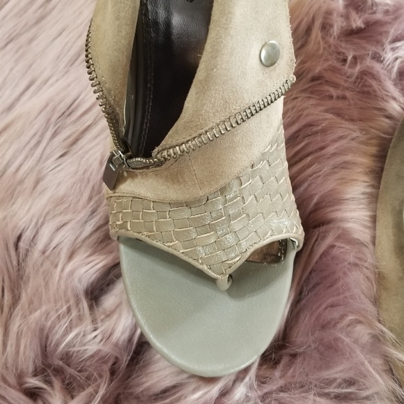 Shoes - Picture 3 of 8